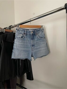 3/$15 Zara Light Blue Denim Cutoff Shorts